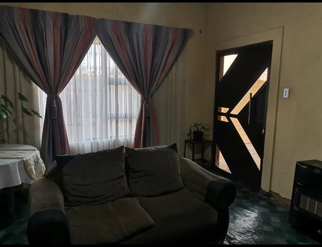 2 BEDROOM HOUSE FOR SALE IN TSAKANE